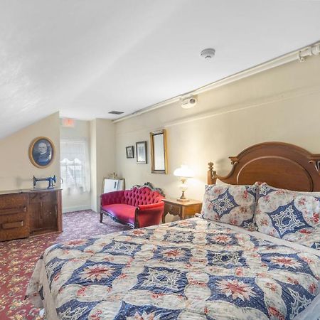 Bed and Breakfast Lizzie Borden House à Fall River Extérieur photo