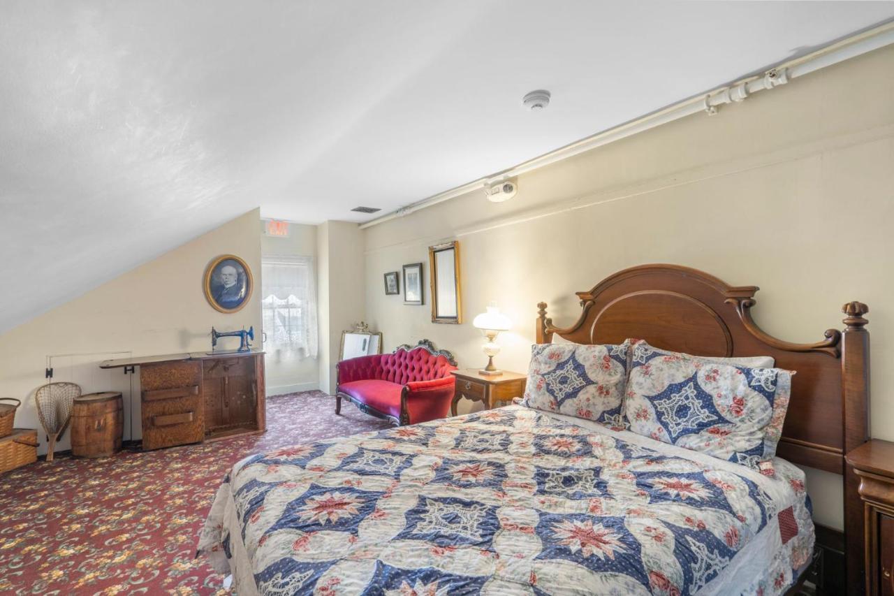 Bed and Breakfast Lizzie Borden House à Fall River Extérieur photo