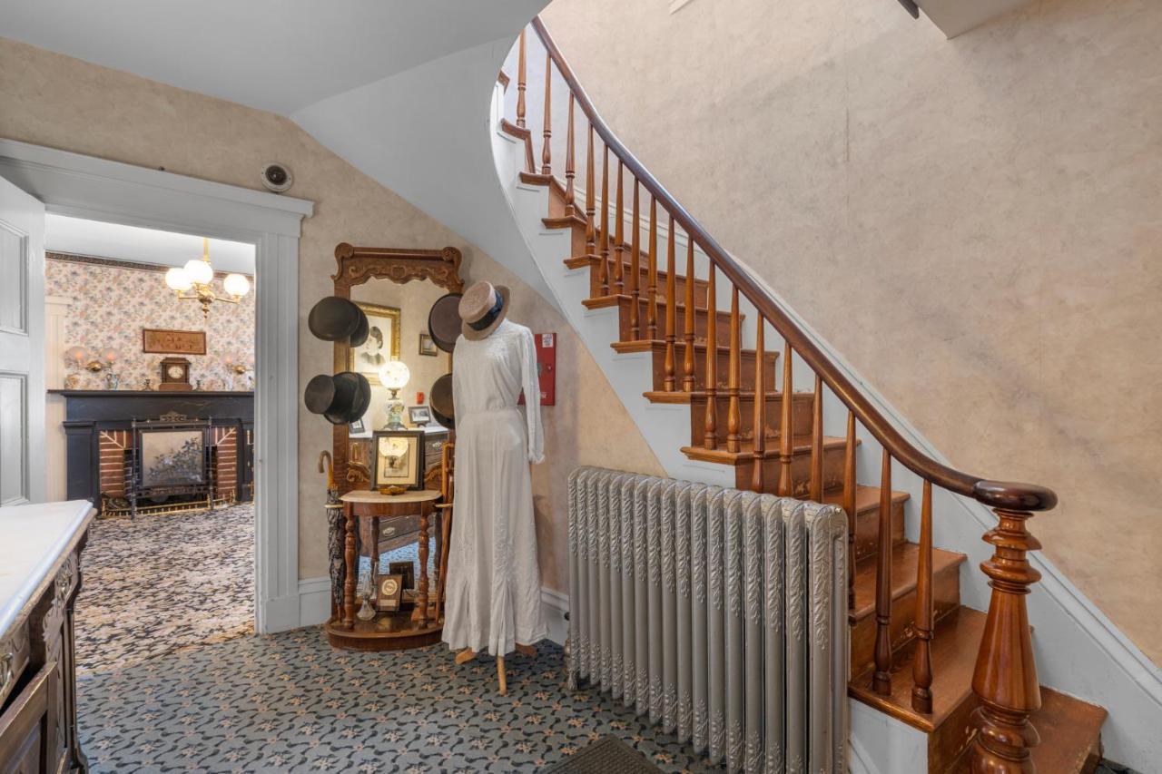 Bed and Breakfast Lizzie Borden House à Fall River Extérieur photo