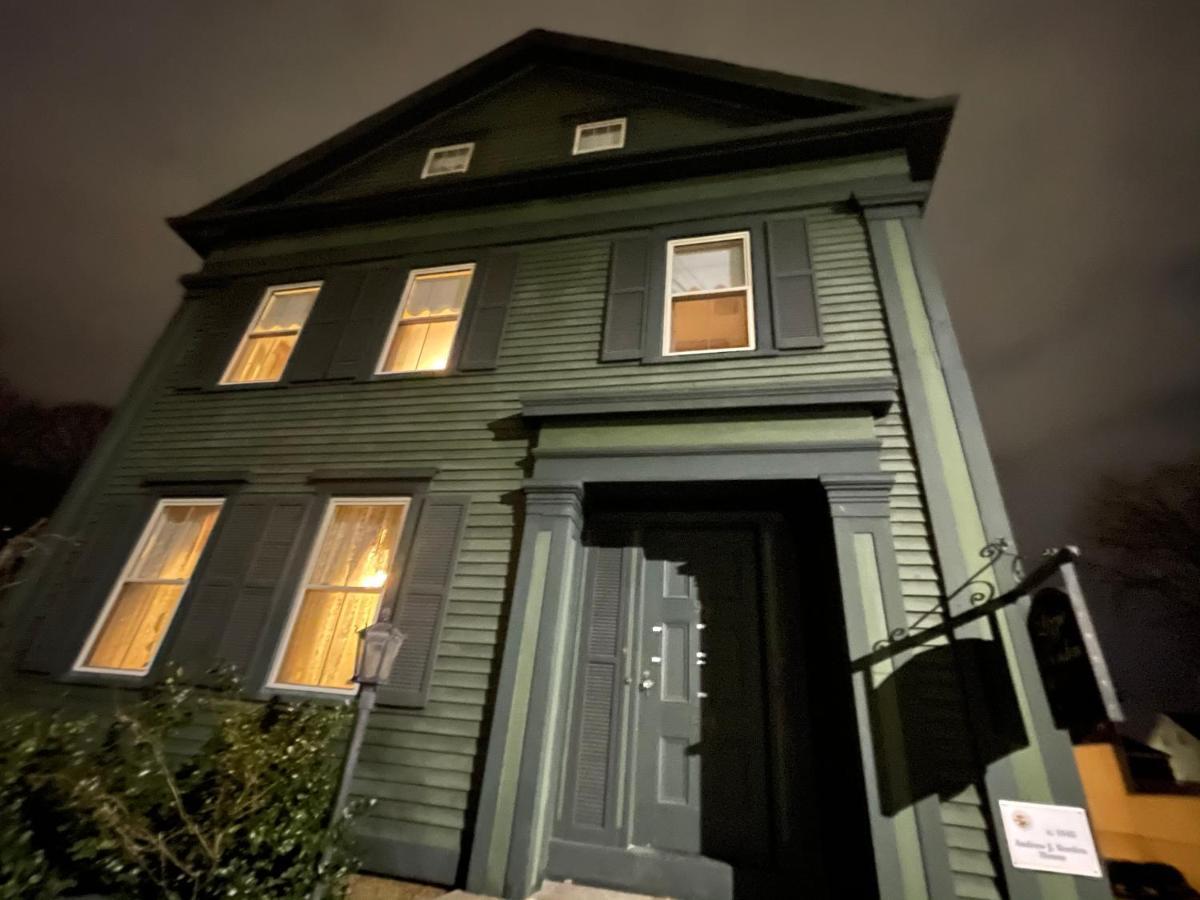 Bed and Breakfast Lizzie Borden House à Fall River Extérieur photo