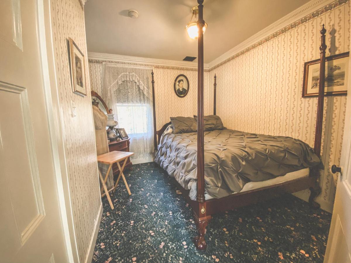 Bed and Breakfast Lizzie Borden House à Fall River Extérieur photo
