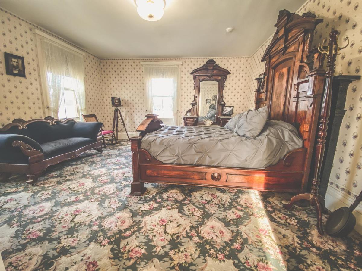 Bed and Breakfast Lizzie Borden House à Fall River Extérieur photo