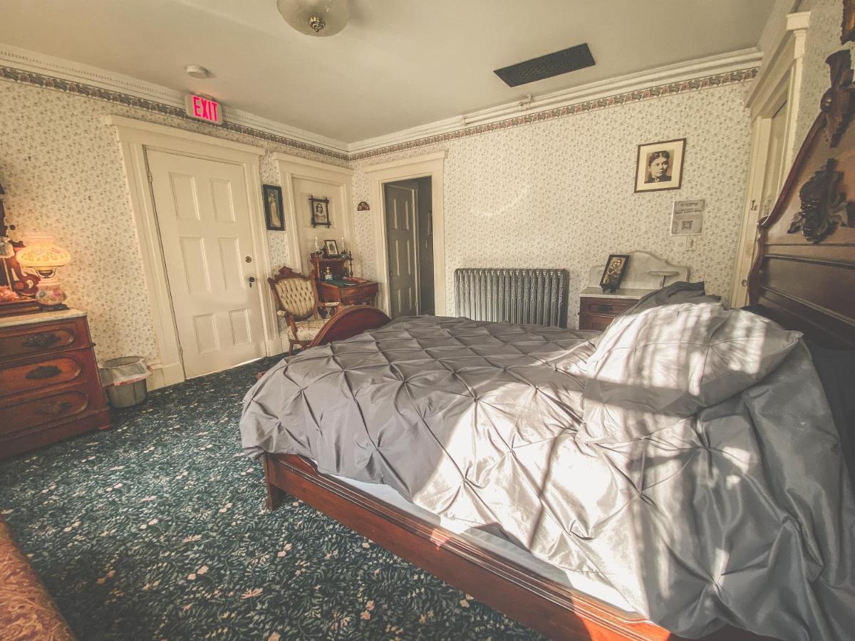Bed and Breakfast Lizzie Borden House à Fall River Extérieur photo