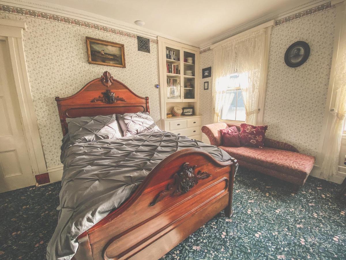 Bed and Breakfast Lizzie Borden House à Fall River Extérieur photo