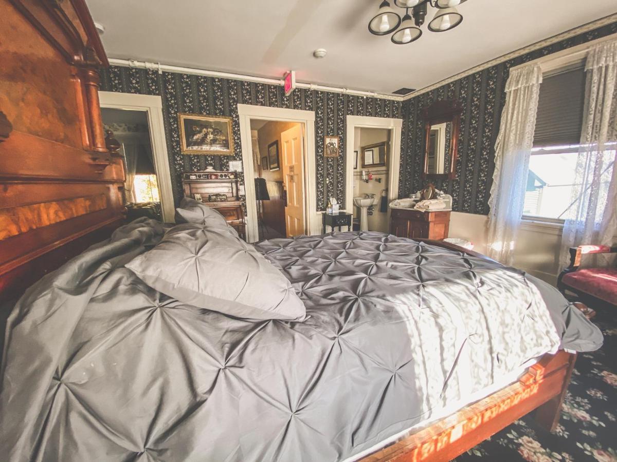 Bed and Breakfast Lizzie Borden House à Fall River Extérieur photo