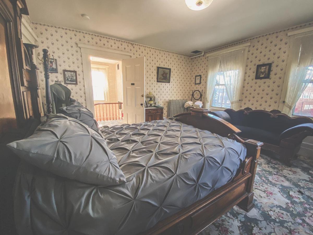 Bed and Breakfast Lizzie Borden House à Fall River Extérieur photo