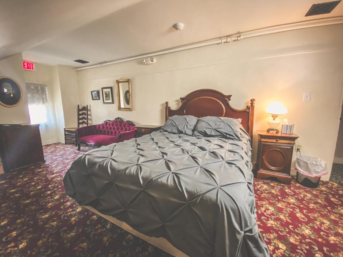 Bed and Breakfast Lizzie Borden House à Fall River Extérieur photo