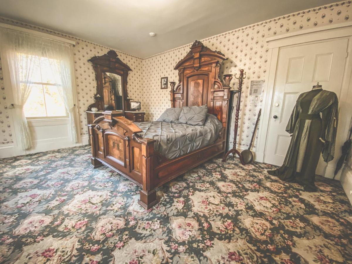 Bed and Breakfast Lizzie Borden House à Fall River Extérieur photo