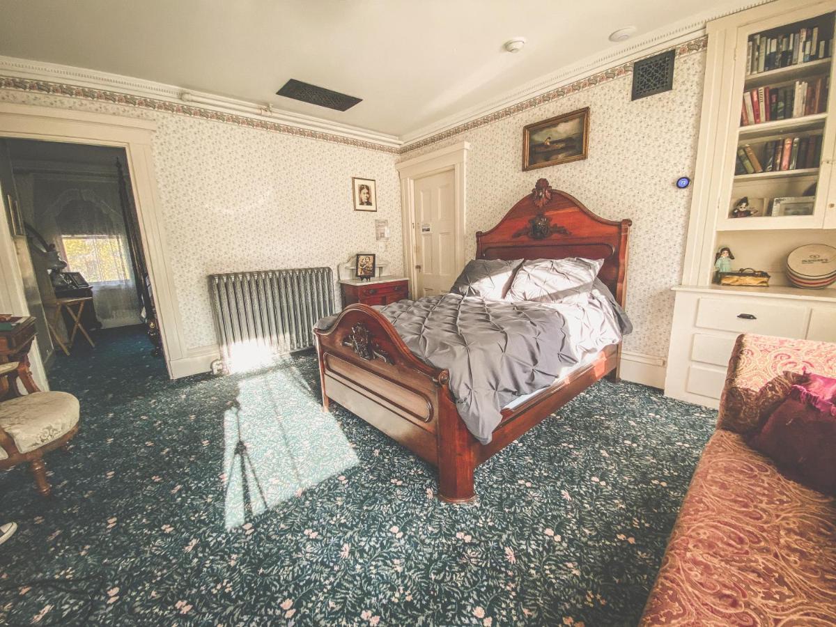 Bed and Breakfast Lizzie Borden House à Fall River Extérieur photo